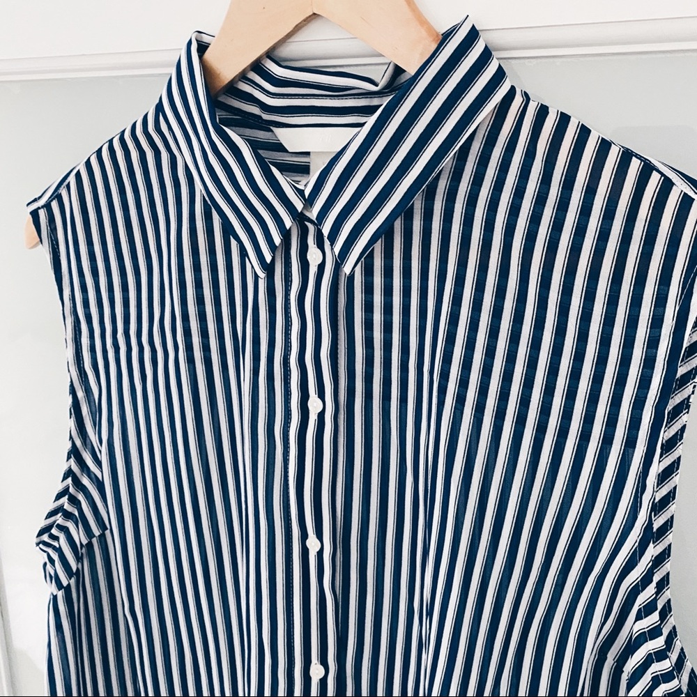 NWT Sleeveless striped blue & white buttondown top